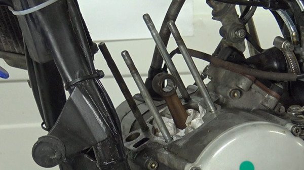 Change engine piston cylinder AM6 step 16