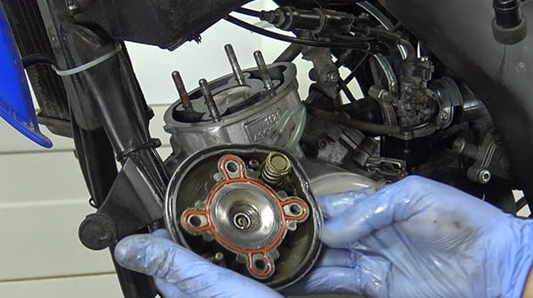 Kolbenzylinder des Motors wechseln AM6 Schritt 23