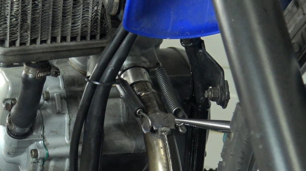 Change engine piston cylinder AM6 step 27