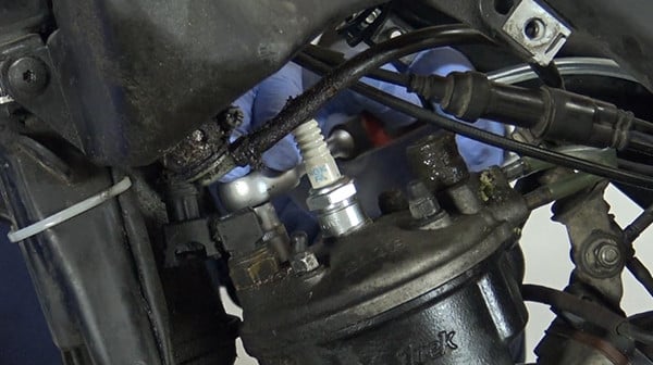 Kolbenzylinder des Motors wechseln AM6 Schritt 8