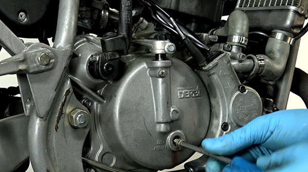 step 35 tuto change clutch derbi euro 2