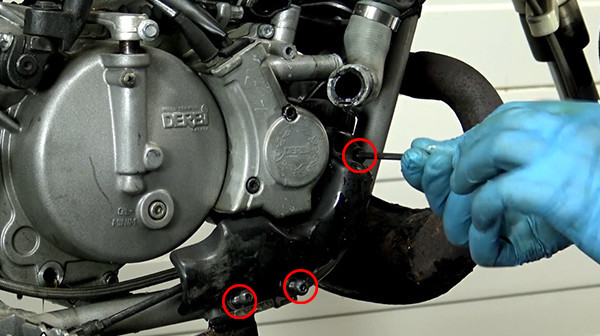 step 6 tuto change clutch derbi euro 2