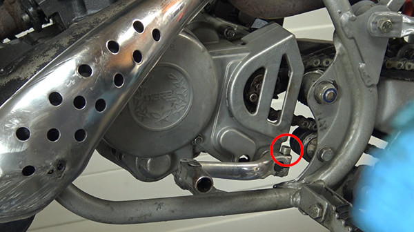 remove the gear selector 50cc