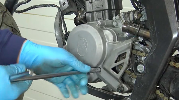 step 9 tuto change complete engine derbi euro 3