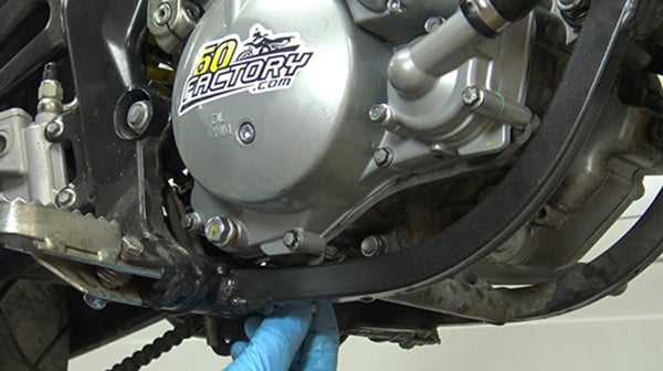 etape 1 tuto vidangez moteur derbi euro 3