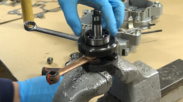 step 1a tutorial disassemble crankshaft derbi euro 3