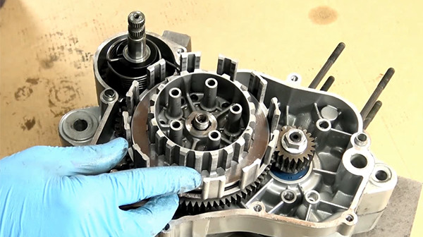 step 20a tutorial disassemble gearbox bearings derbi euro 3