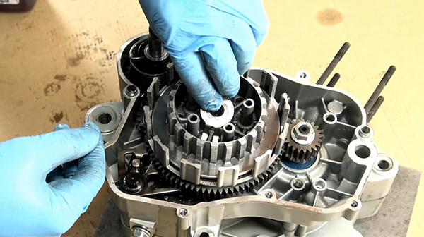 step 20b tutorial disassemble crankshaft derbi euro 3