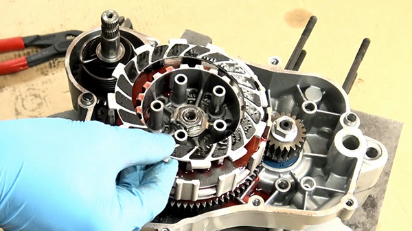 step 23b tutorial disassemble gearbox bearings derbi euro 3