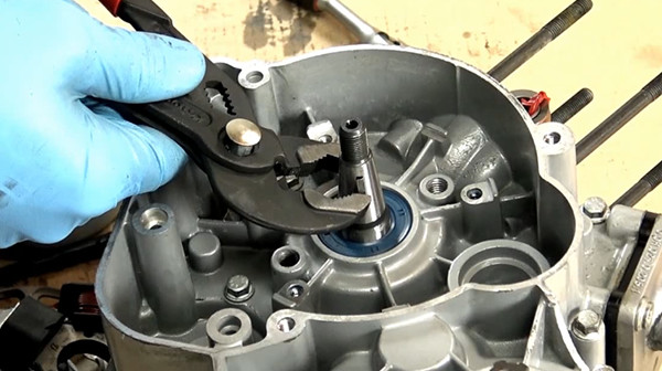 step 29b tutorial disassemble gearbox bearings derbi euro 3