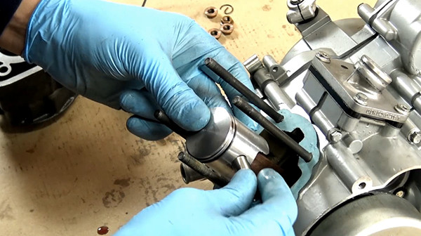 step 36a tutorial disassemble gearbox bearings derbi euro 3