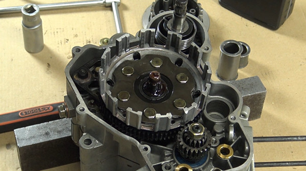 step 21 tutorial disassemble gearbox bearings derbi euro 2