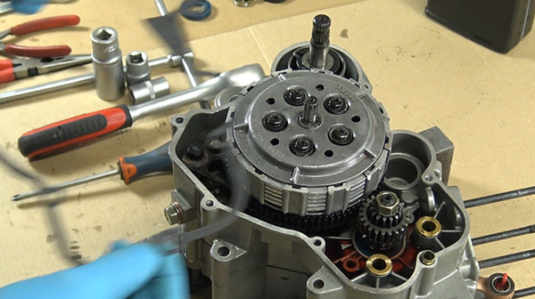 step 27 tutorial disassemble gearbox bearings derbi euro 2