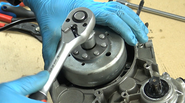 step 36b tutorial disassemble gearbox bearings derbi euro 2