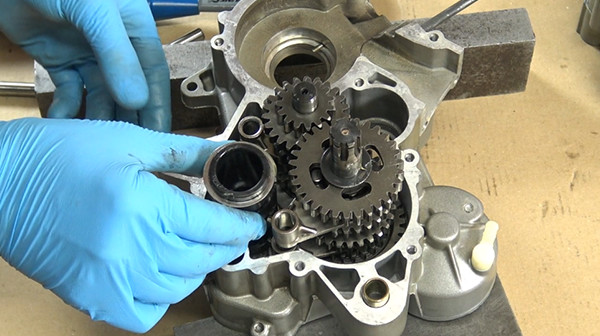 step 4 tutorial disassemble gearbox bearings derbi euro 2