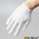 Sous gants blancs