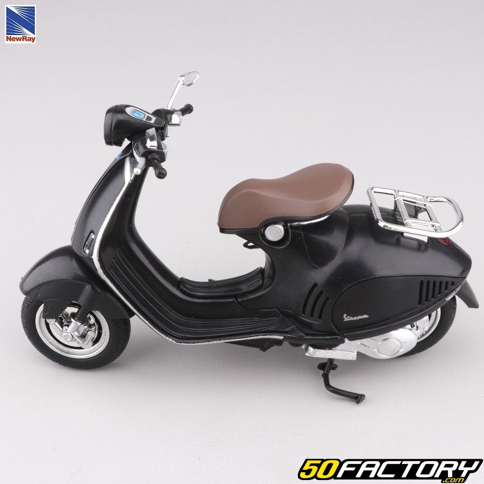 Scooter miniature 1/12e Vespa 946 New Ray noir – miniature scooter