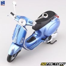 Scooter em miniatura 1/12th Vespa Primavera New Ray azul