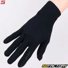 Debajo de los guantes Five negros