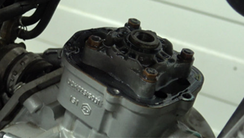 Remove the cylinder head cover